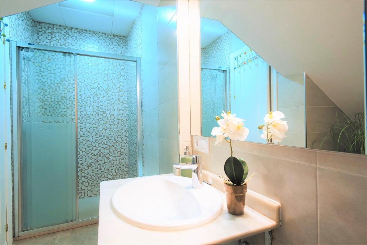 Hostly Rbh0 Modern Apartment セビリア エクステリア 写真
