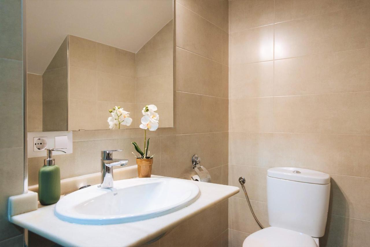 Hostly Rbh0 Modern Apartment セビリア エクステリア 写真