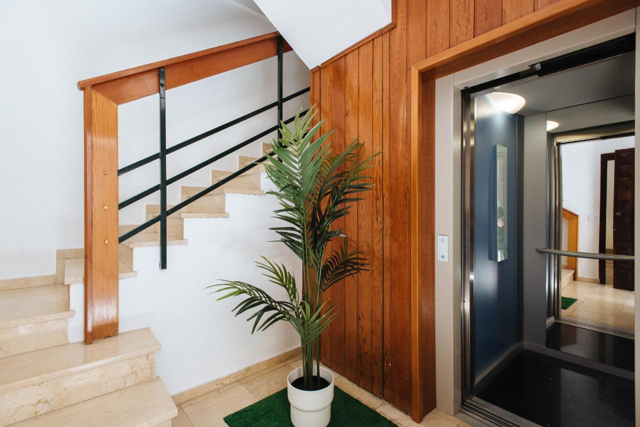 Hostly Rbh0 Modern Apartment セビリア エクステリア 写真